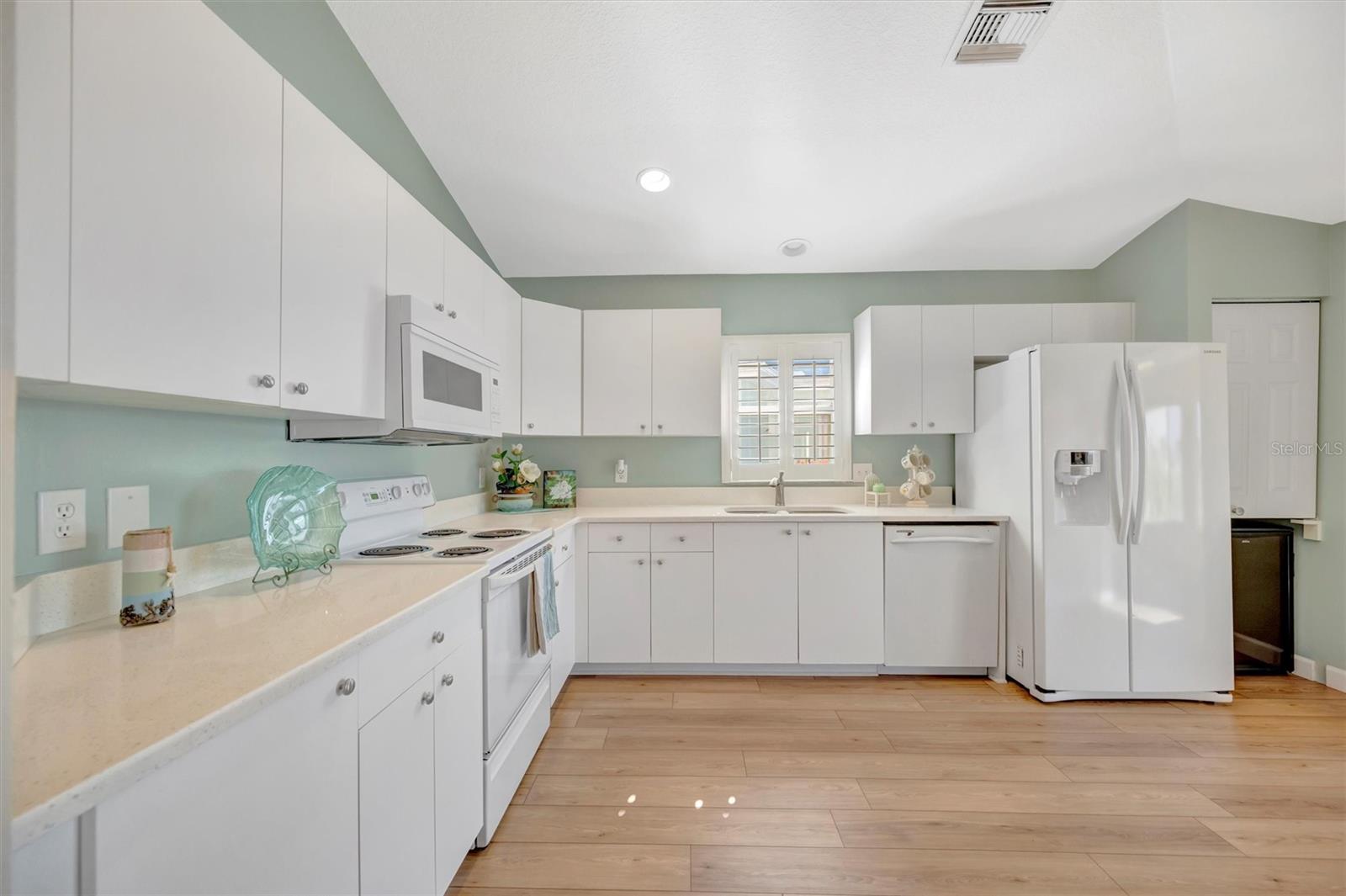 BAY ESTATES NORTH - Residential