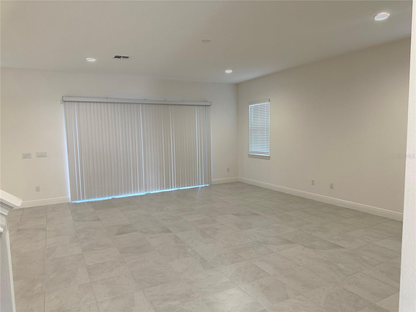 TWIN LAKES PH 8 - Residential Lease