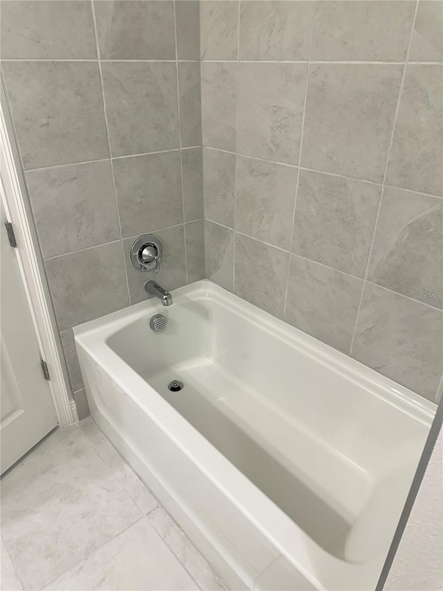 TWIN LAKES PH 8 - Residential Lease
