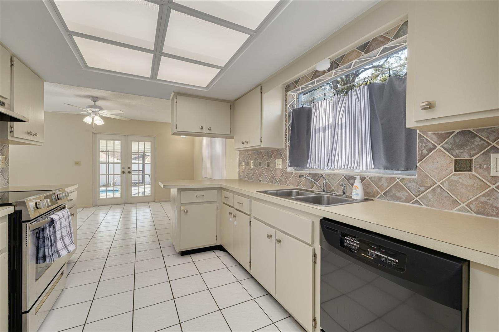 WILSHIRE ESTATES - Residential