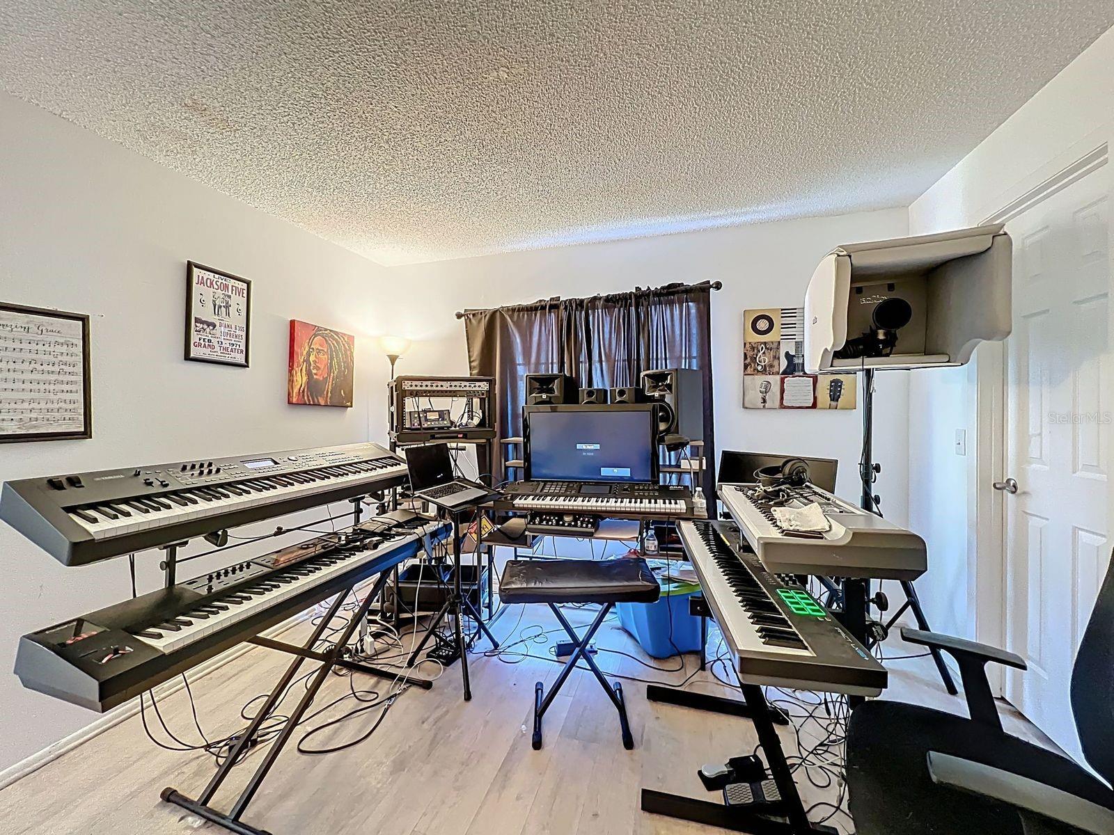 WOODFIELD OAKS - Residential