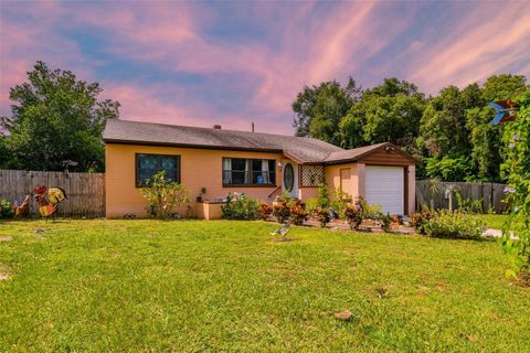 Photo of 1310 Monterey Drive, Eustis, FL 32726 (MLS # O6329979) Photo of 1310 Monterey Drive, Eustis, FL 32726 (MLS # O6329979)