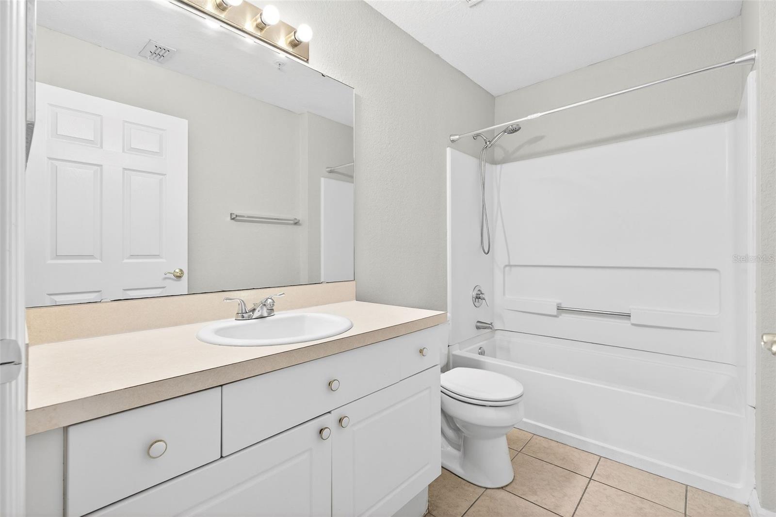 HUNTERS POINTE AT HUNTERS RESERVE A CONDO - Residential