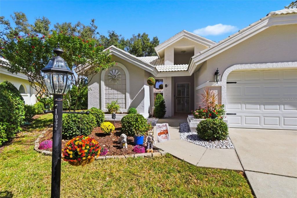 Venice Florida Homes for Sale 400k to 500k 6 Photo of 1032 Harbor Town Drive, Venice, FL 34292 (MLS # N6141052)