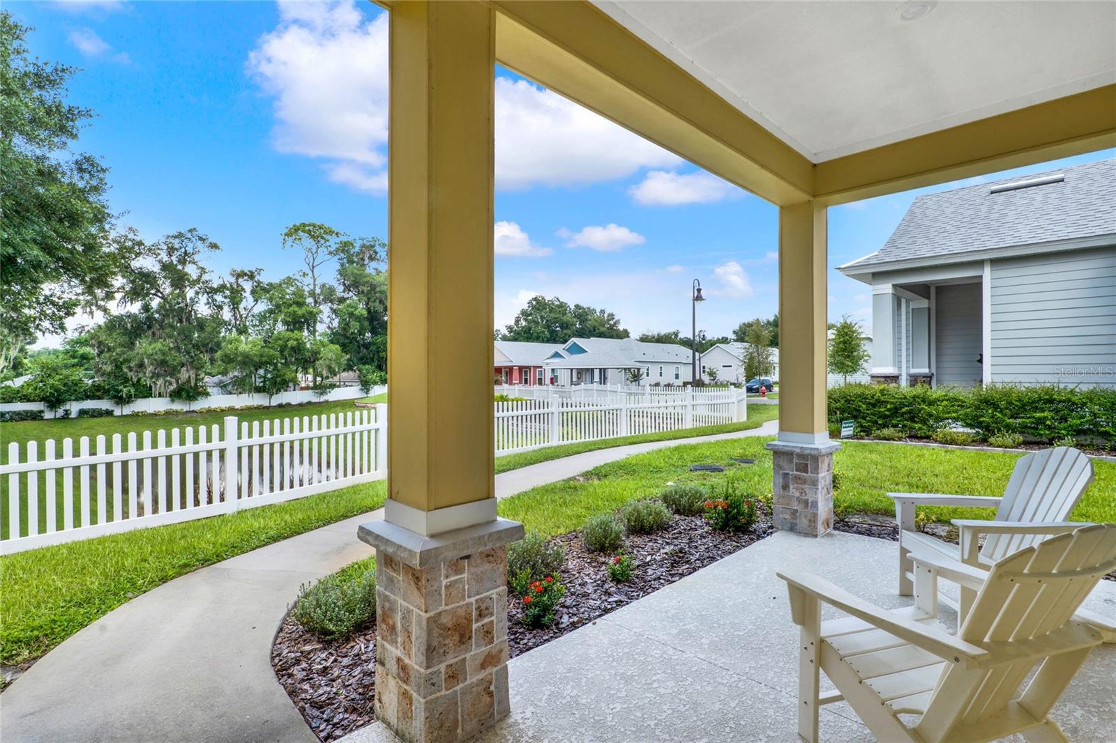 967 AZALEA WALK CIRCLE