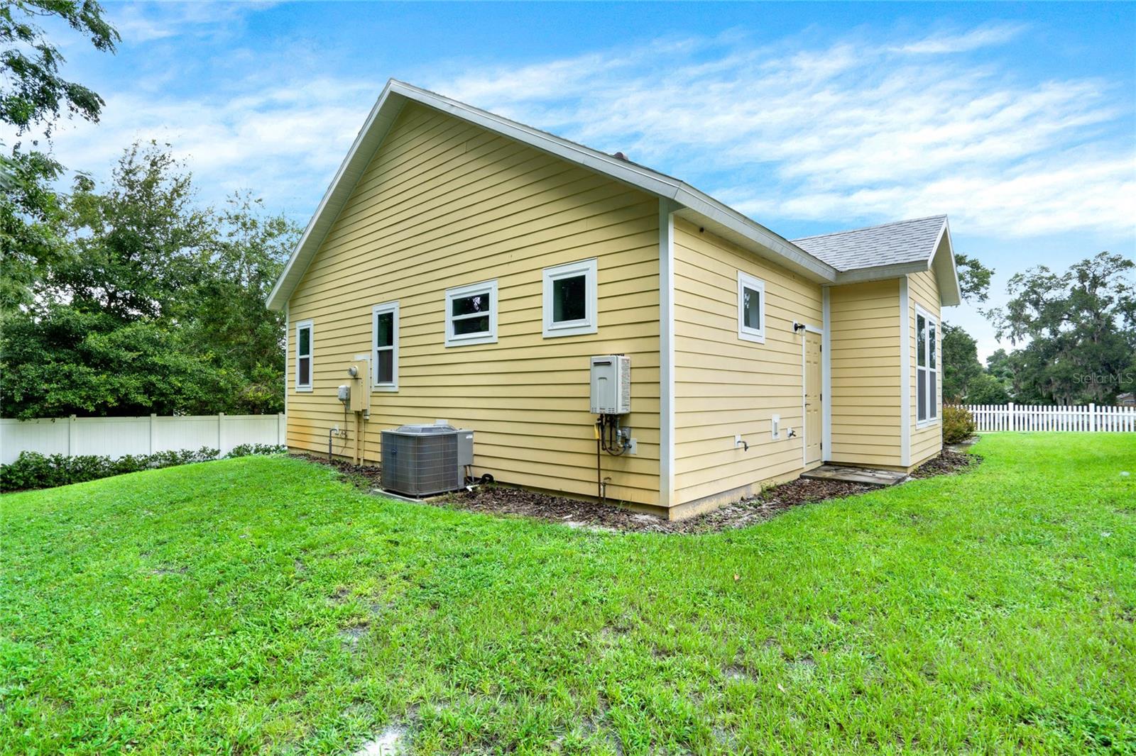 967 AZALEA WALK CIRCLE