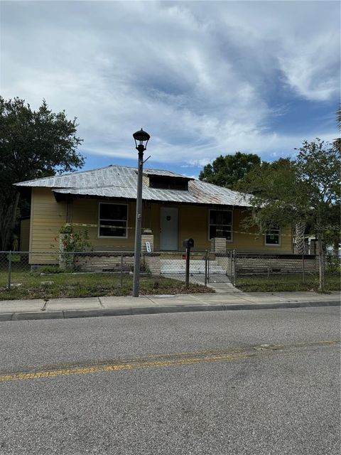 Single Family Residence in NEW SMYRNA BEACH FL 585 WASHINGTON STREET.jpg