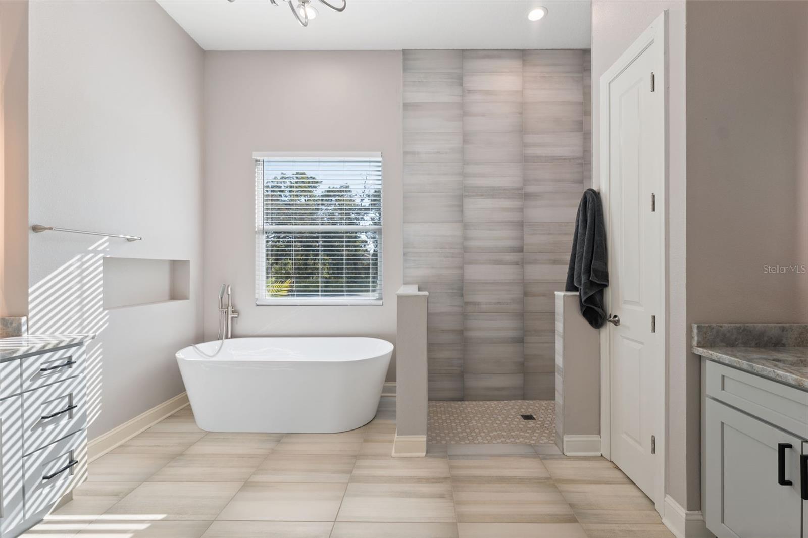 ROYAL HIGHLANDS - Residential