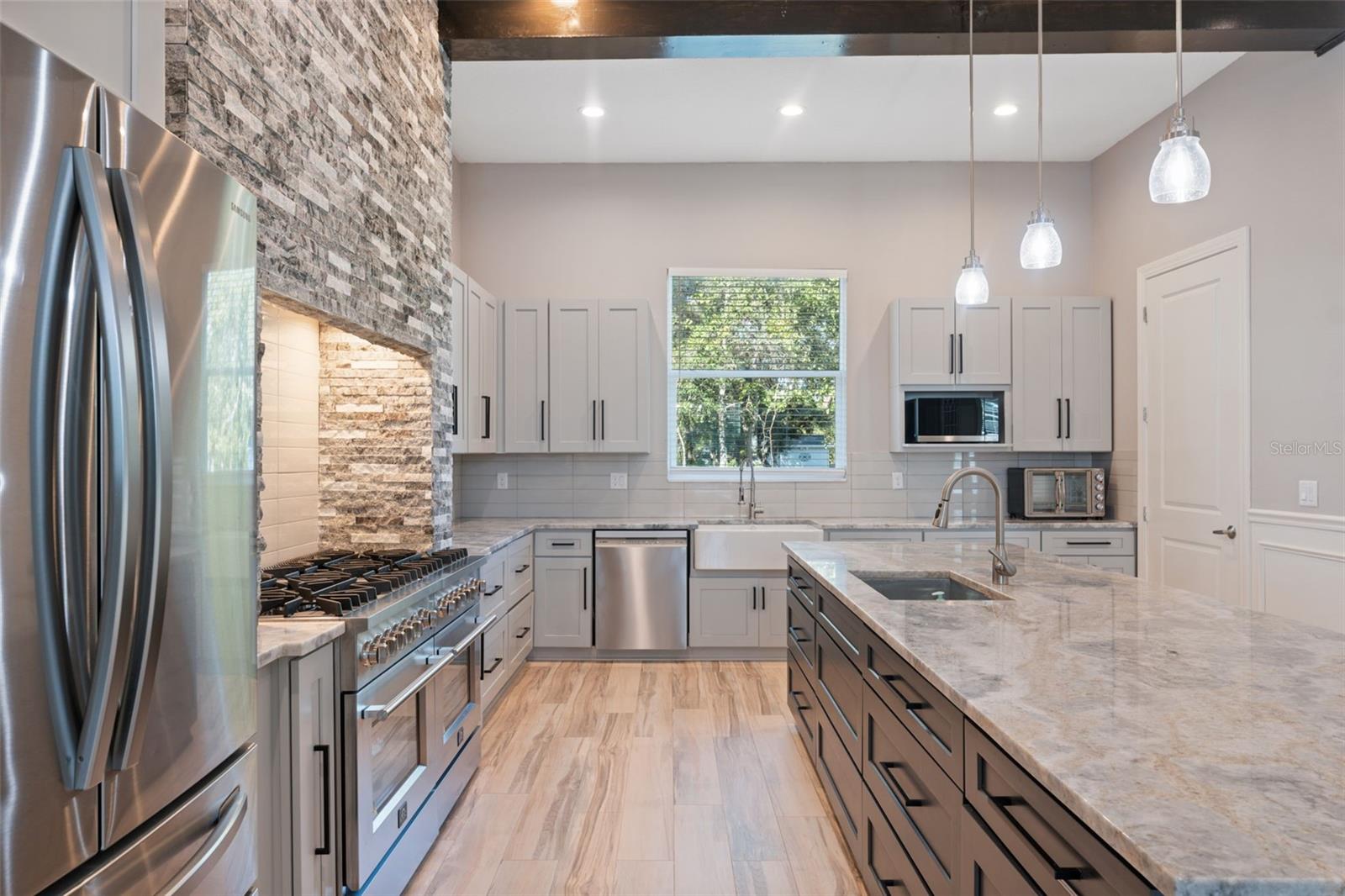 ROYAL HIGHLANDS - Residential