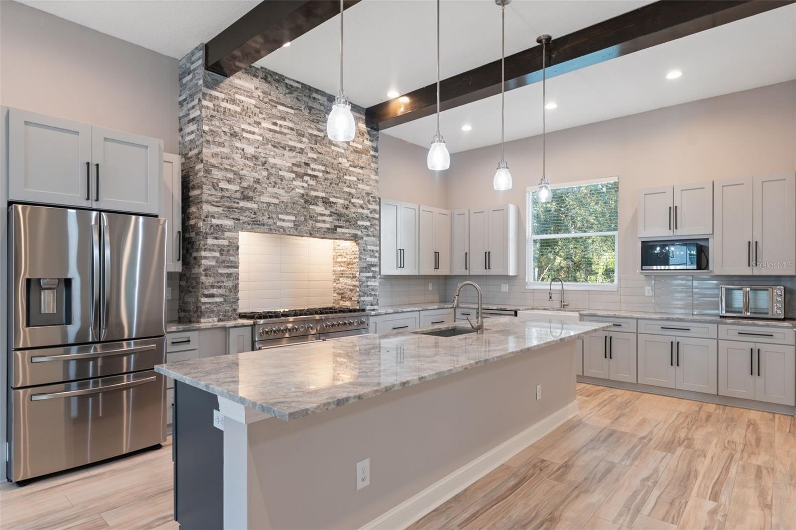 ROYAL HIGHLANDS - Residential