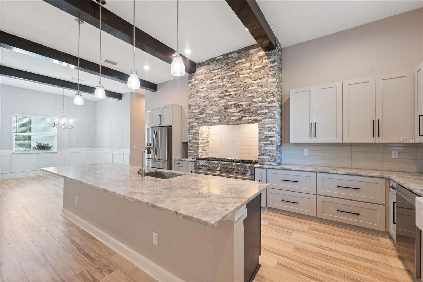 ROYAL HIGHLANDS - Residential