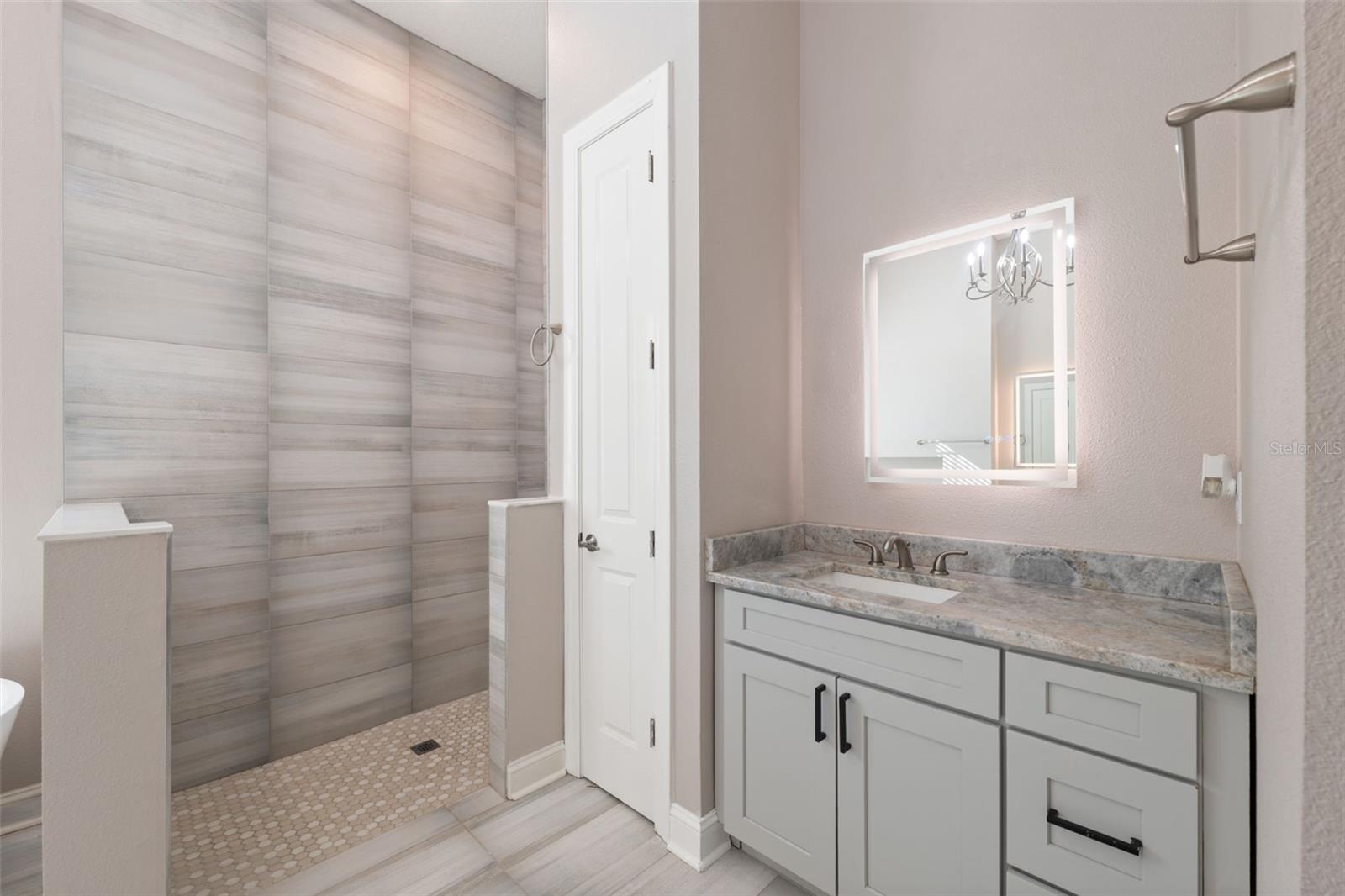 ROYAL HIGHLANDS - Residential