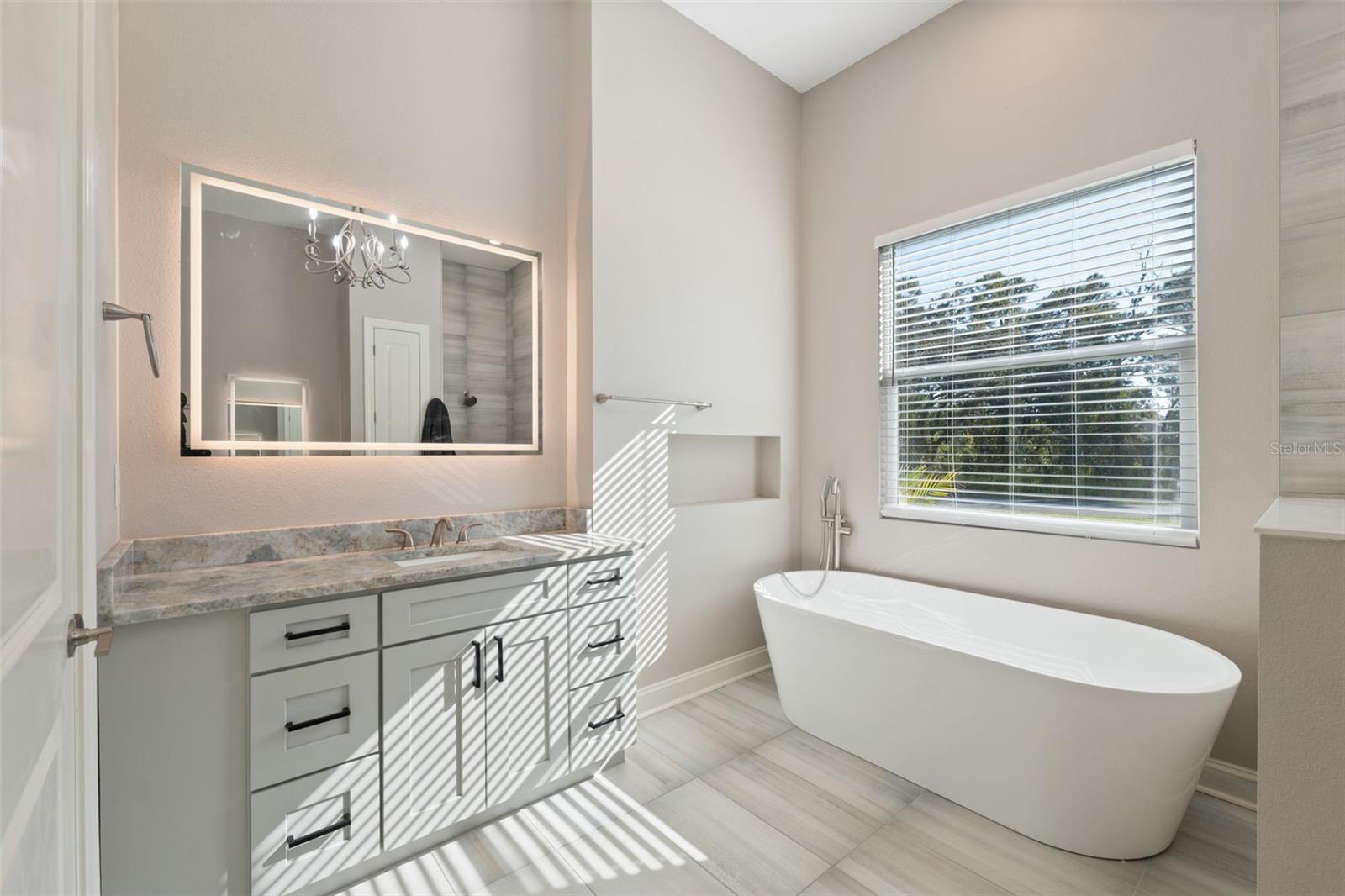 ROYAL HIGHLANDS - Residential