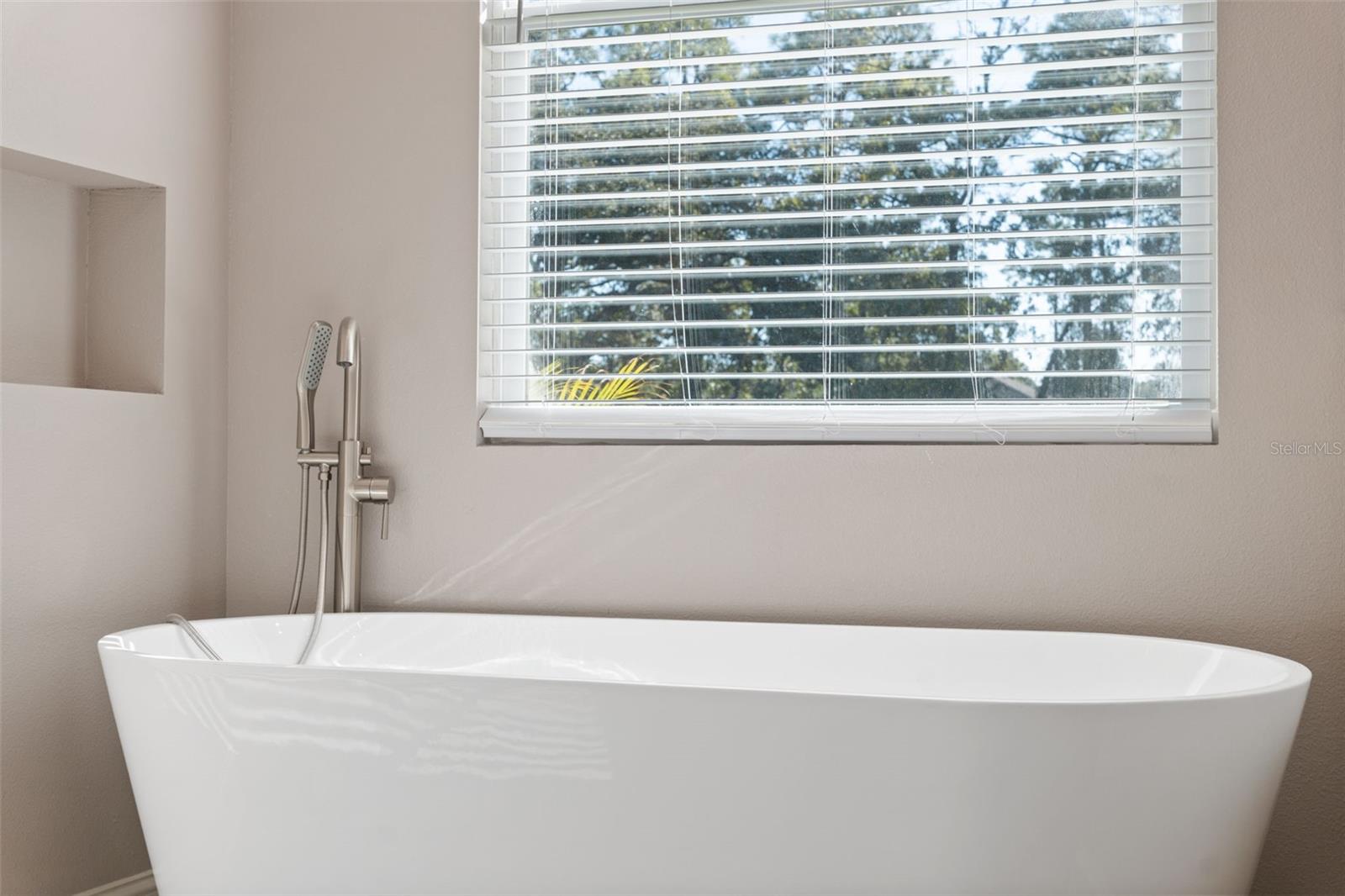 ROYAL HIGHLANDS - Residential