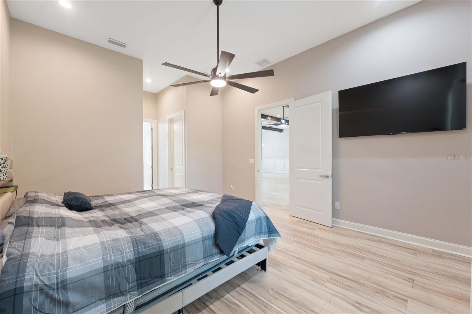 ROYAL HIGHLANDS - Residential