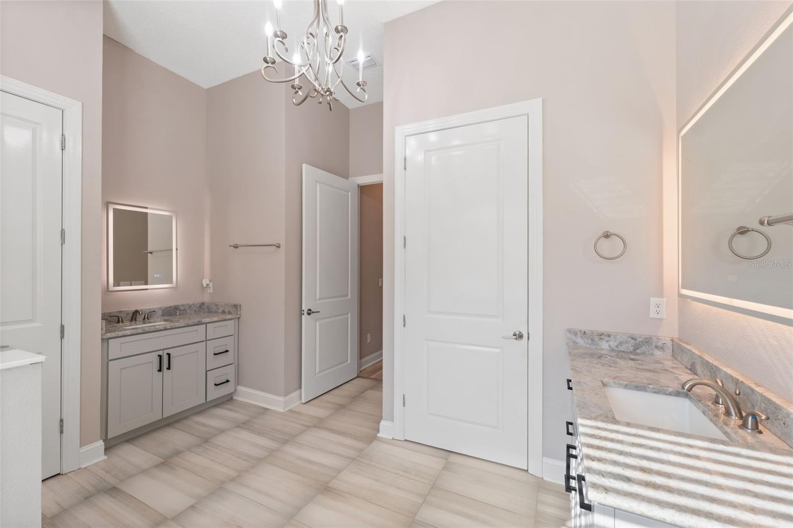 ROYAL HIGHLANDS - Residential