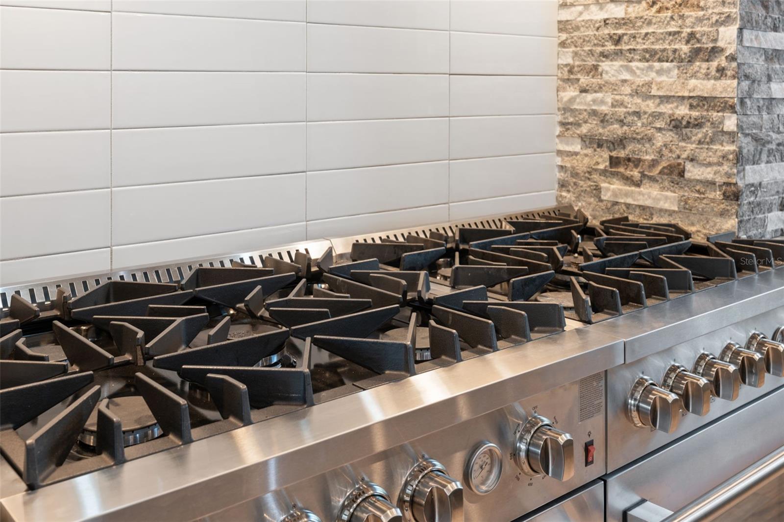 ROYAL HIGHLANDS - Residential