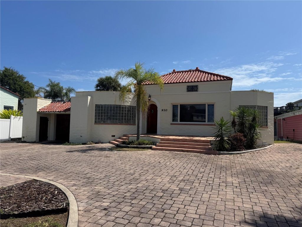 Photo of 930 N Wild Olive Avenue, Daytona Beach, FL 32118 (MLS # V4948668)