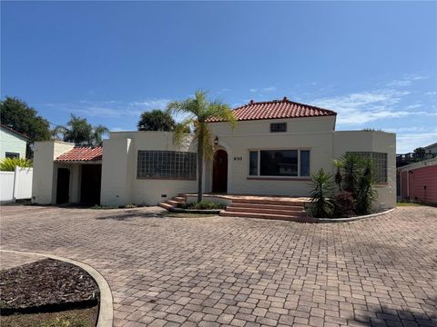 Photo of 930 N Wild Olive Avenue, Daytona Beach, FL 32118 (MLS # V4948668)