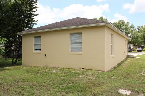 A home in LAKELAND