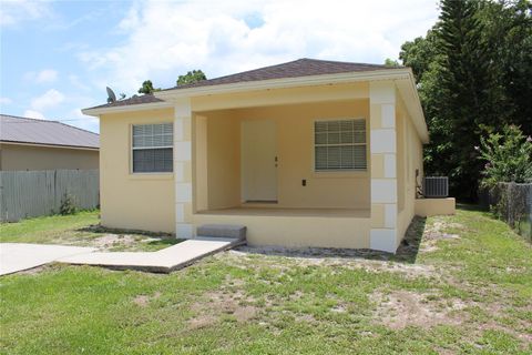 A home in LAKELAND