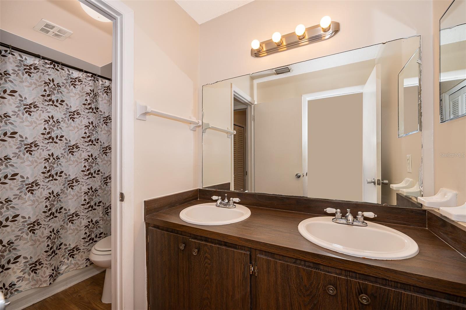 GRANADA TOWN HOMES AT SANORA - Residential