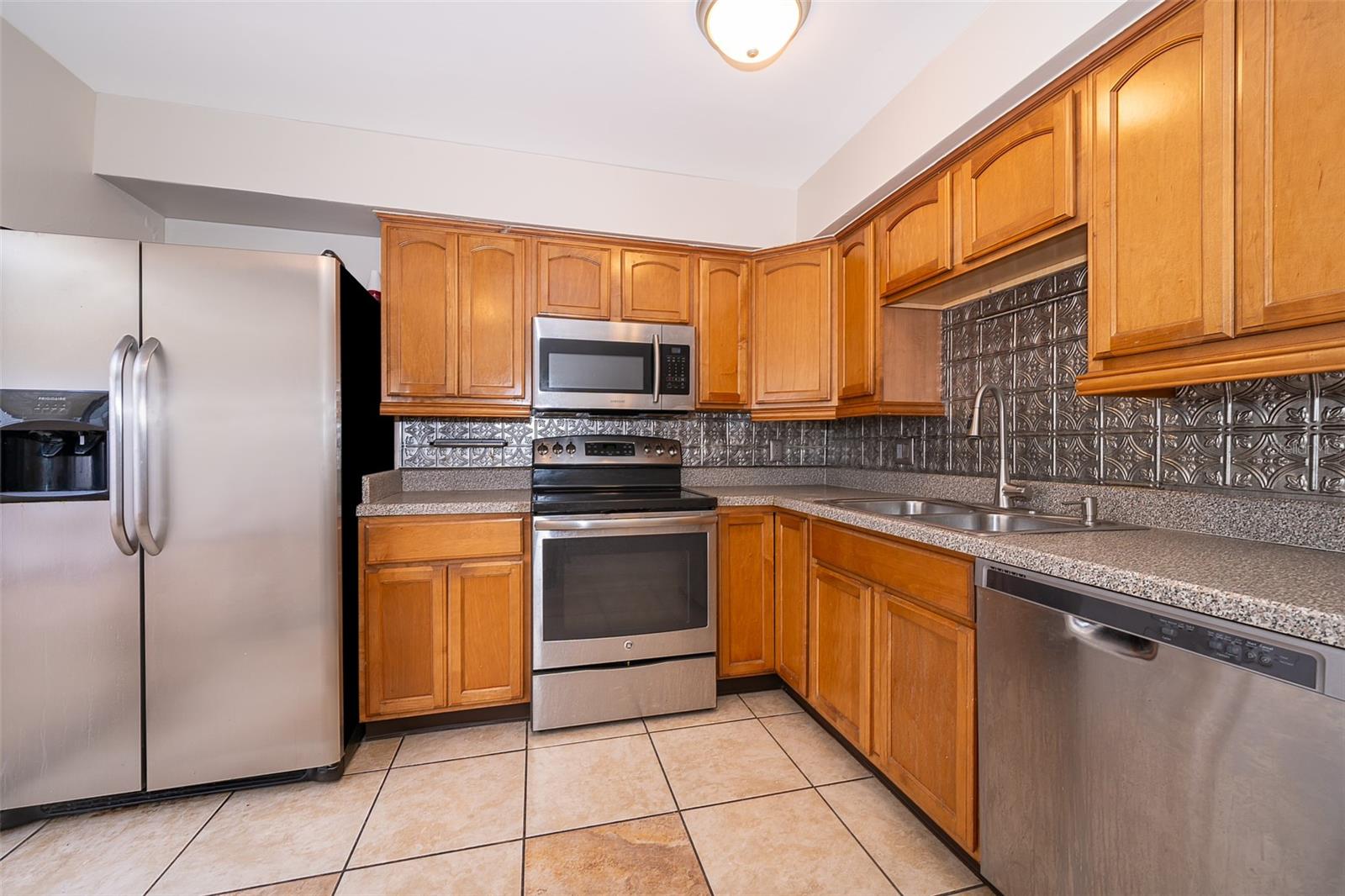 GRANADA TOWN HOMES AT SANORA - Residential