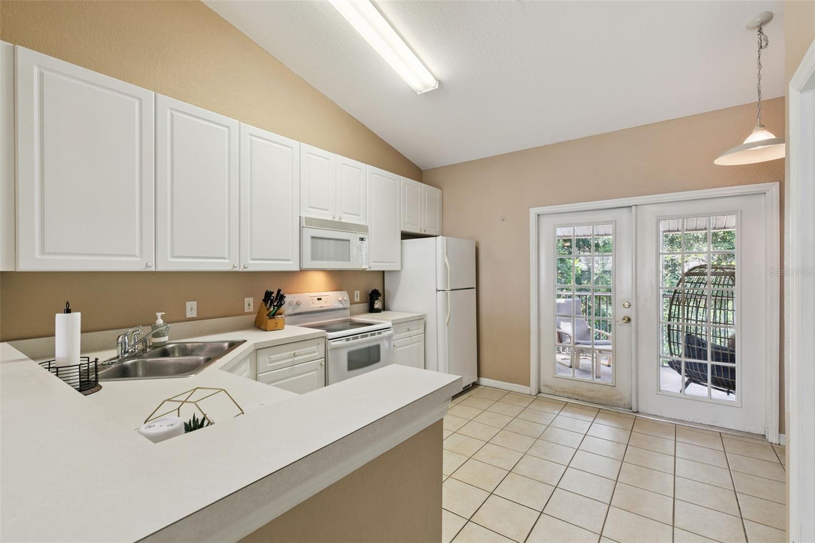 HUNTERS POINTE AT HUNTERS RESERVE A CONDO - Residential