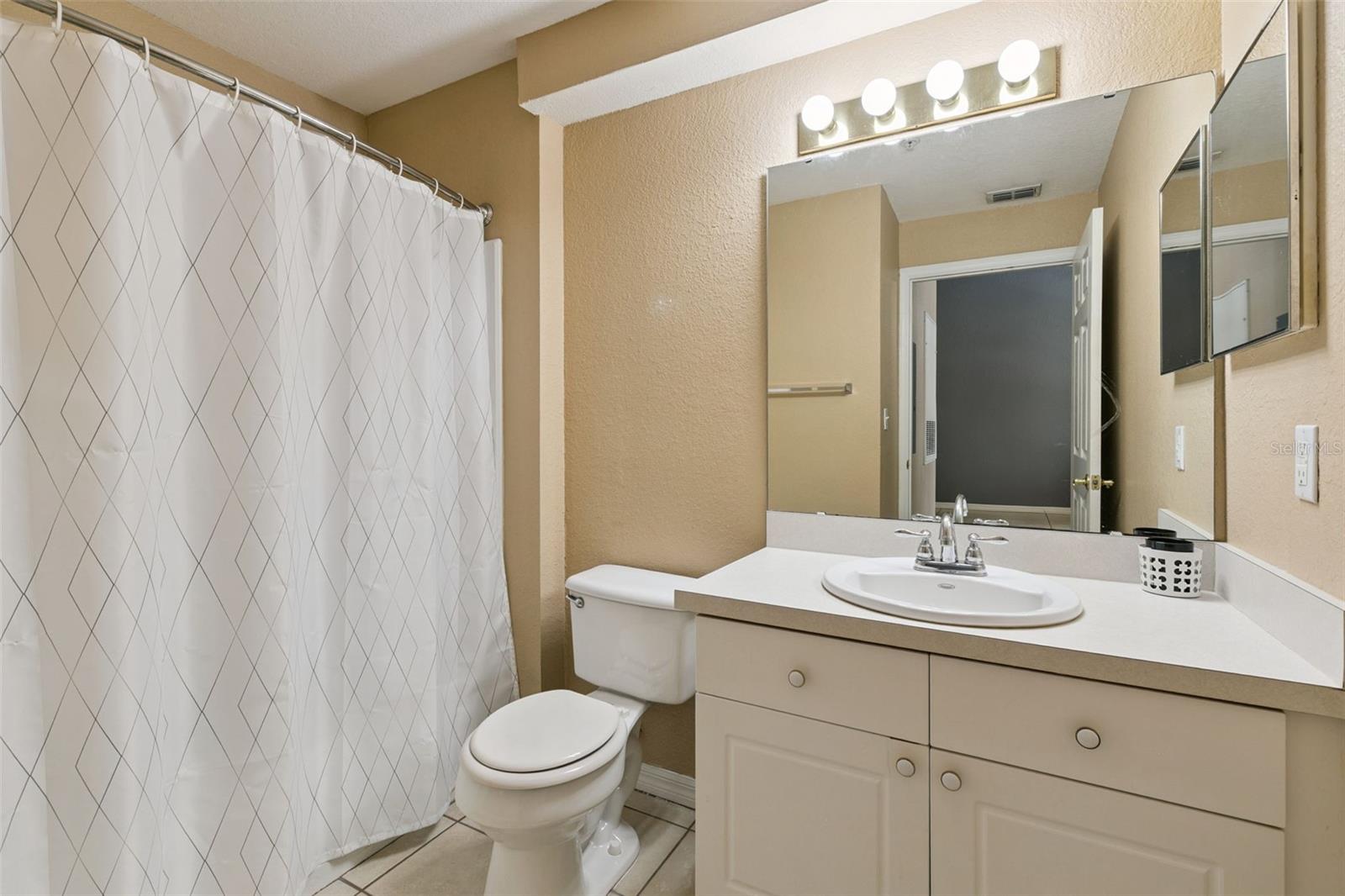 HUNTERS POINTE AT HUNTERS RESERVE A CONDO - Residential