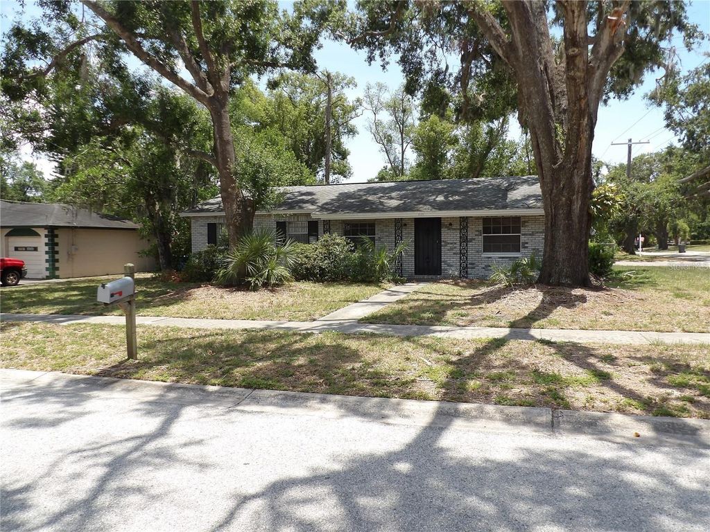 Photo of 816 W 130 Th Avenue, Tampa, FL 33612 (MLS # TB8455634)
