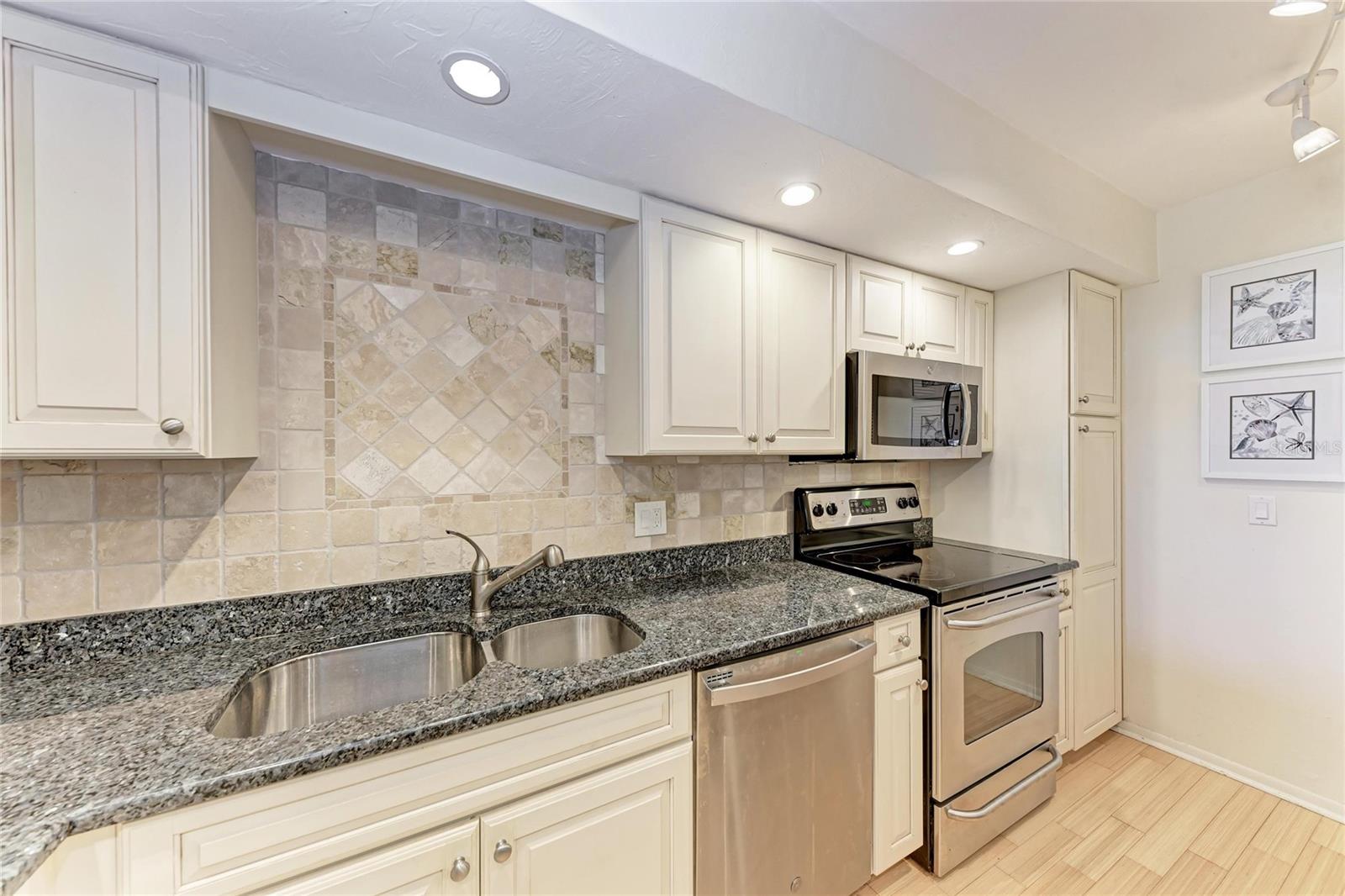 SEAPLACE III - Residential