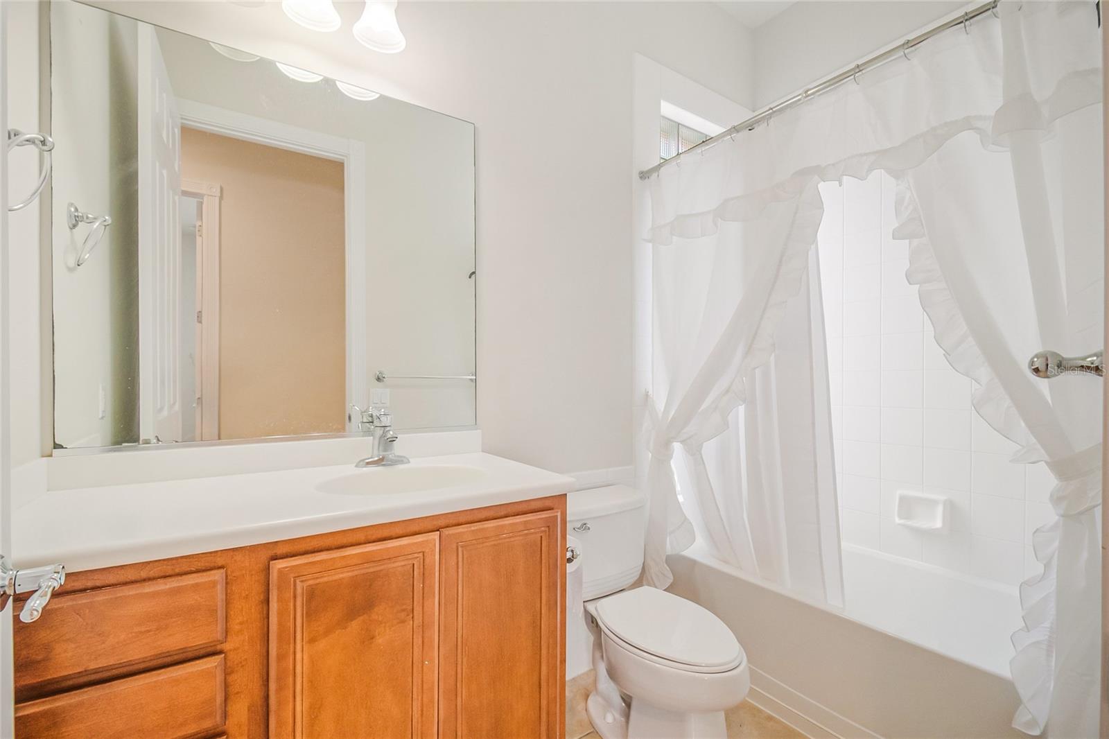 VILLAGEWALK/LK NONAD & 01 - Residential Lease