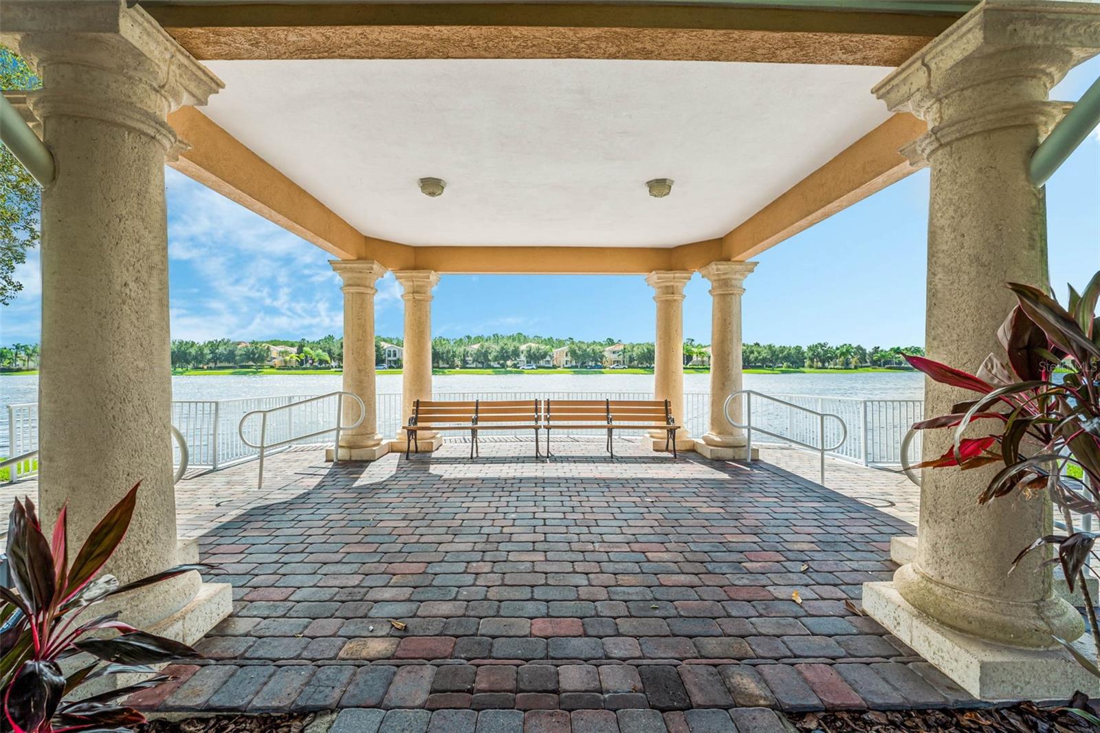 VILLAGEWALK/LK NONAD & 01 - Residential Lease