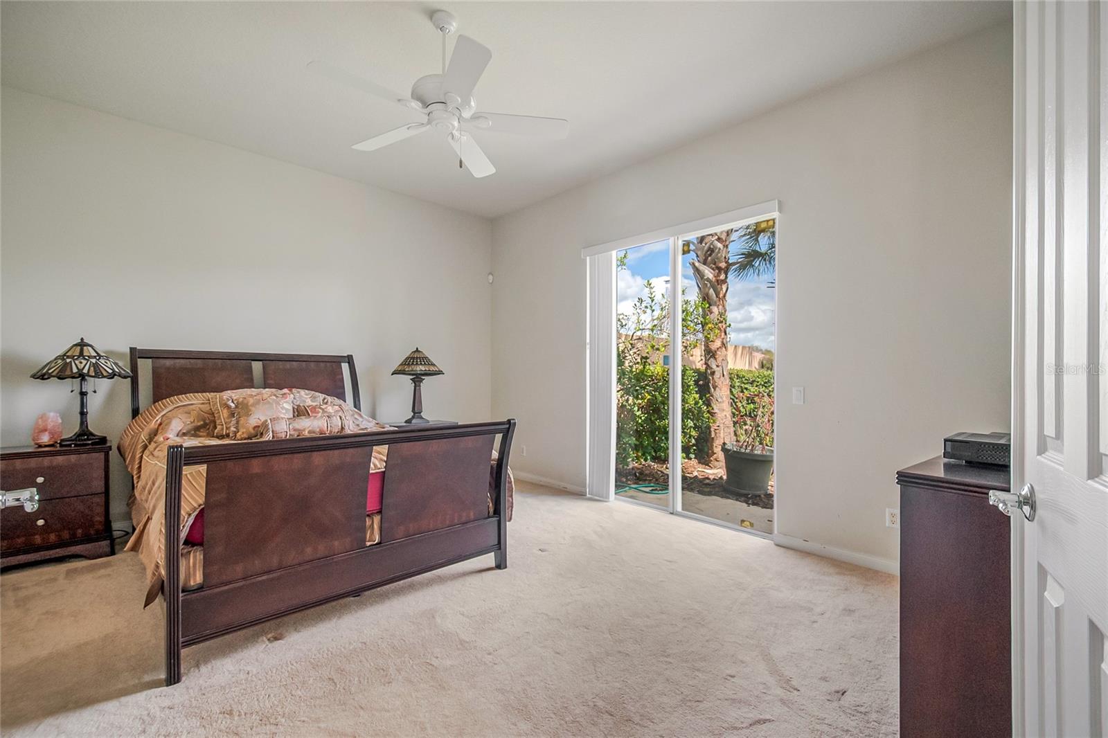 VILLAGEWALK/LK NONAD & 01 - Residential Lease