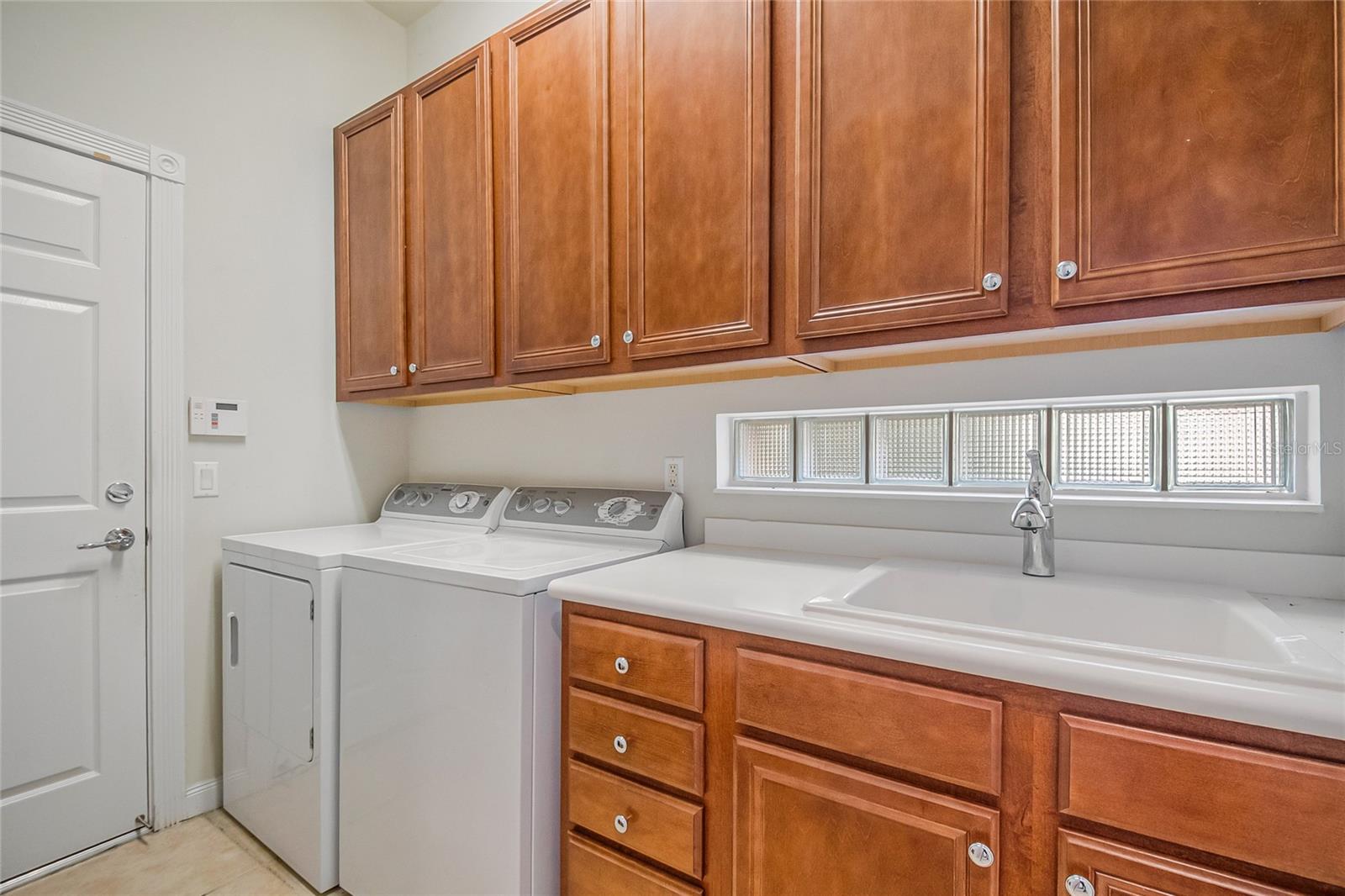 VILLAGEWALK/LK NONAD & 01 - Residential Lease