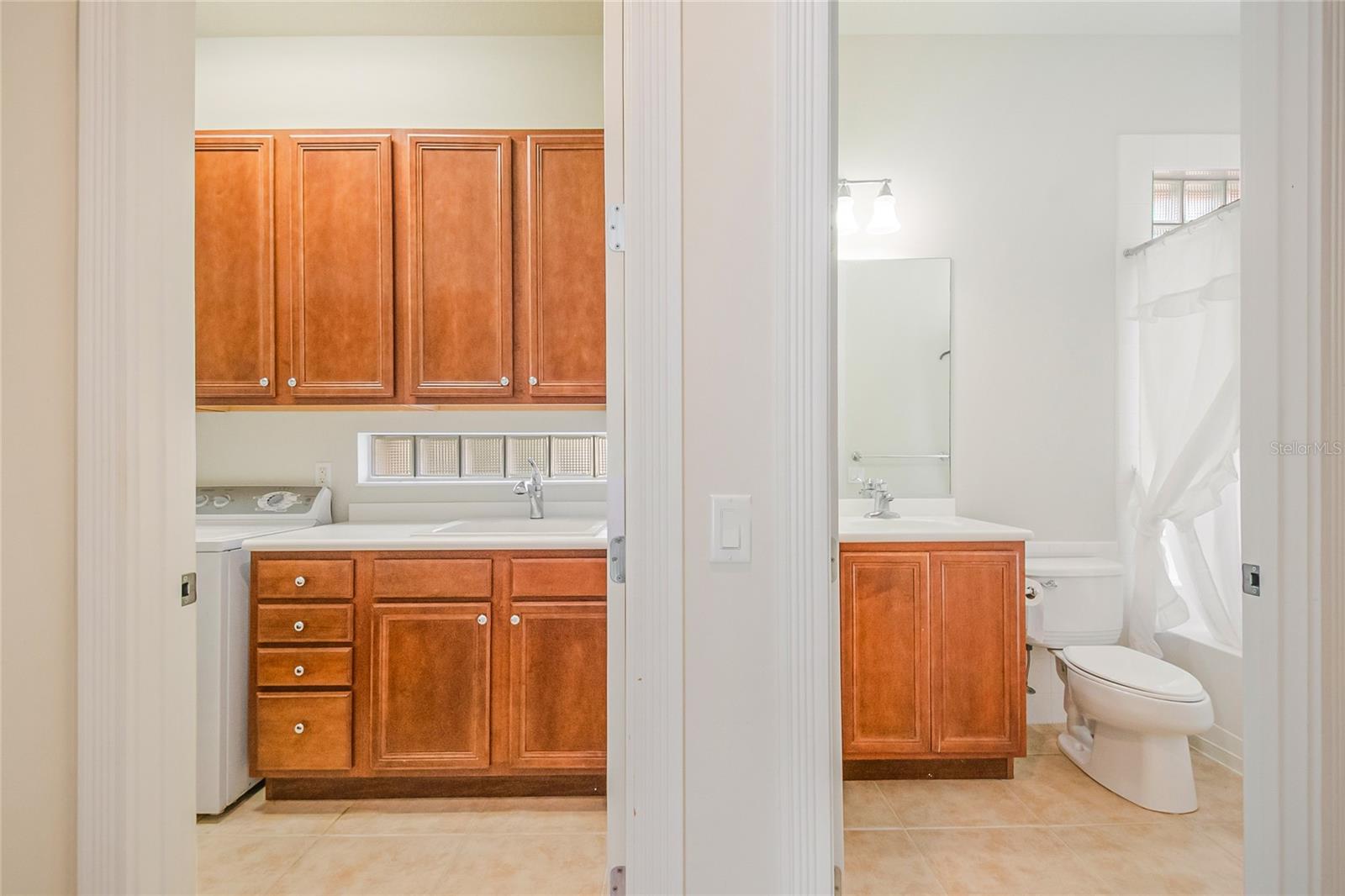 VILLAGEWALK/LK NONAD & 01 - Residential Lease