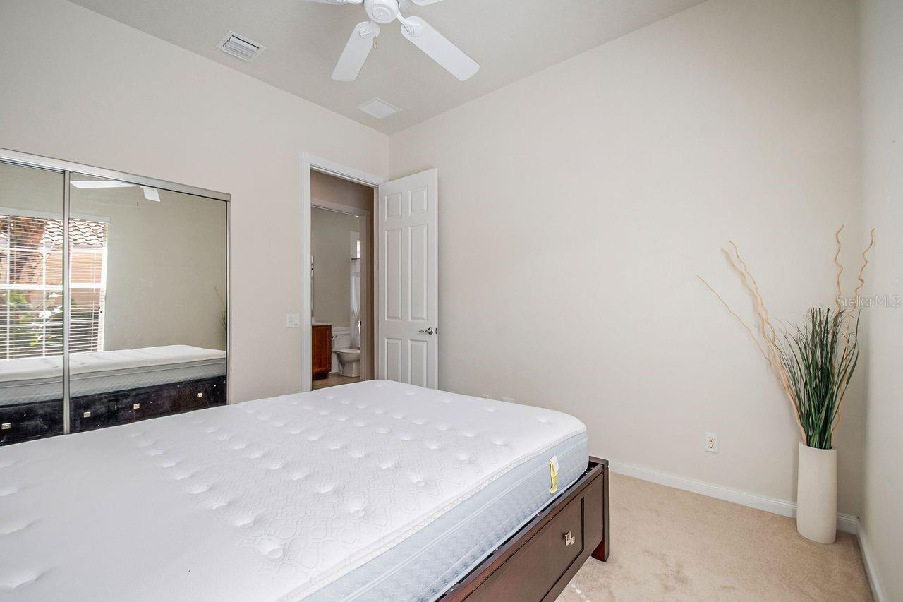 VILLAGEWALK/LK NONAD & 01 - Residential Lease