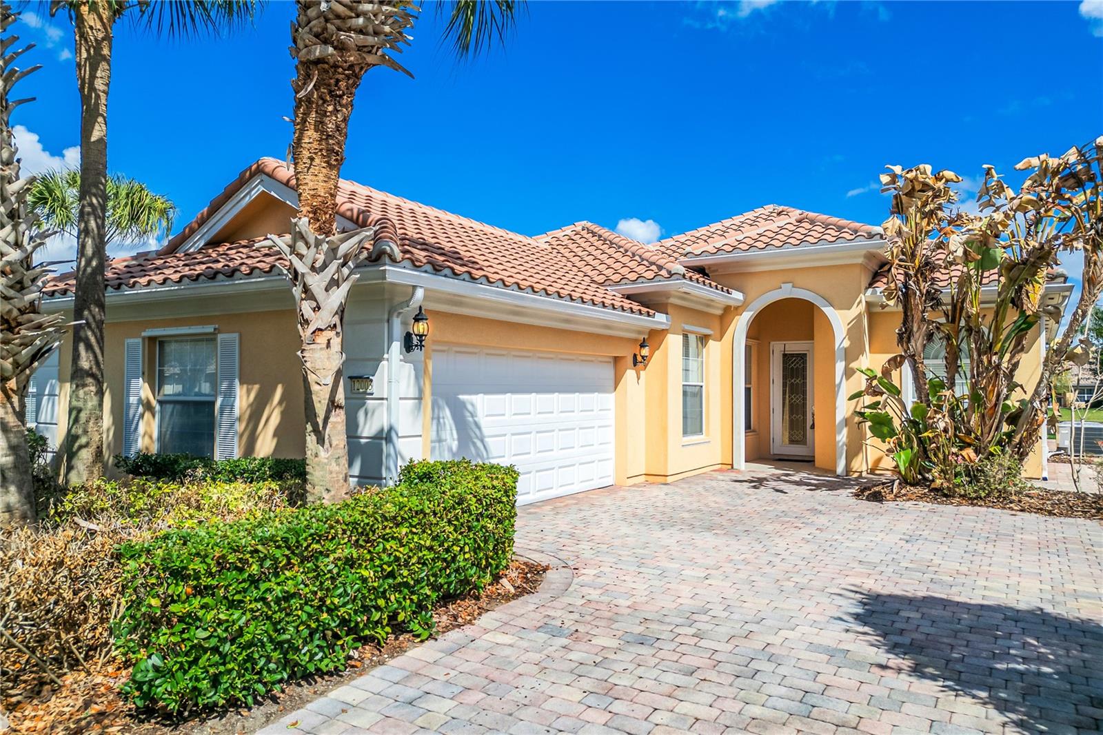 VILLAGEWALK/LK NONAD & 01 - Residential Lease