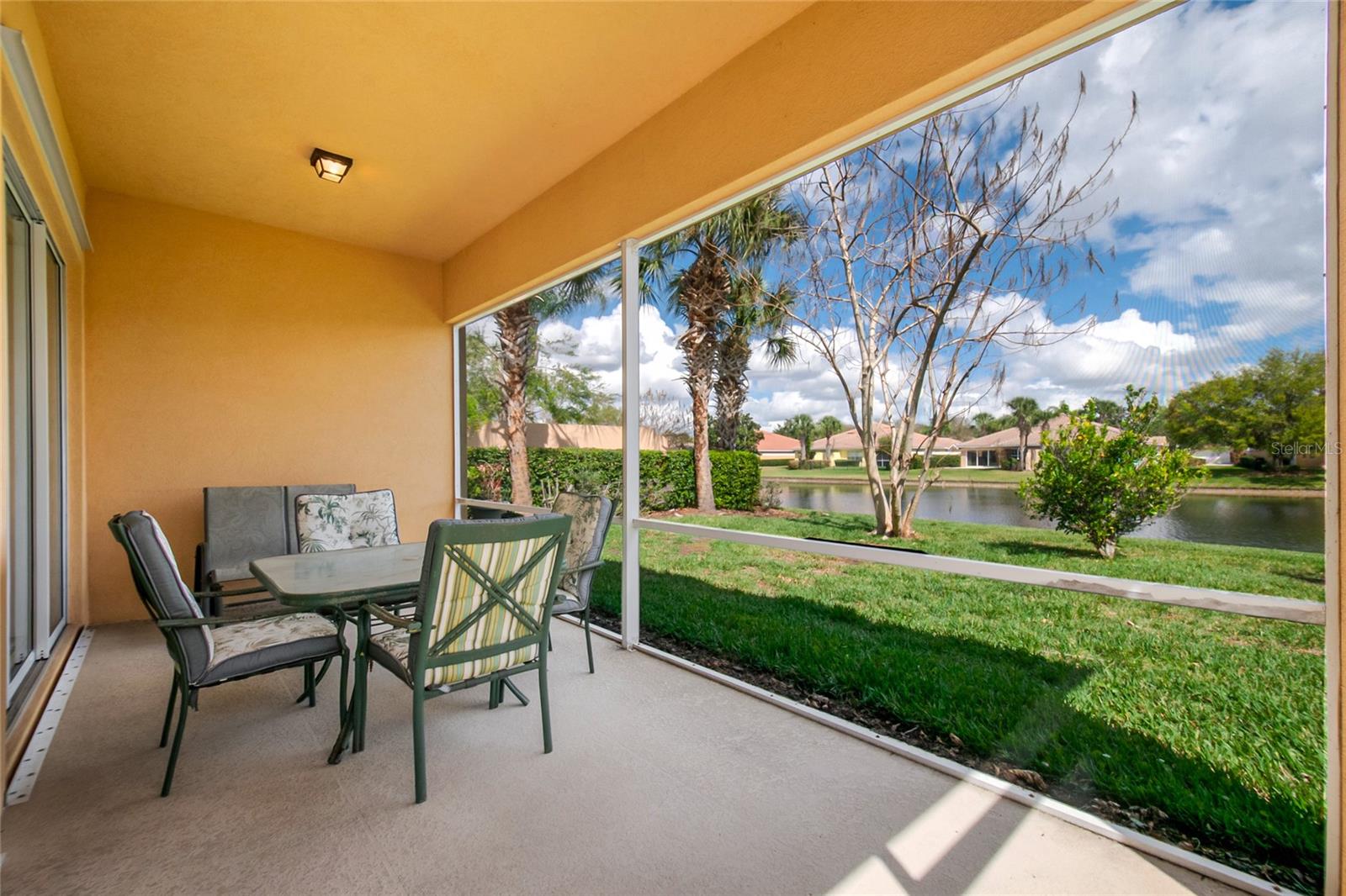 VILLAGEWALK/LK NONAD & 01 - Residential Lease