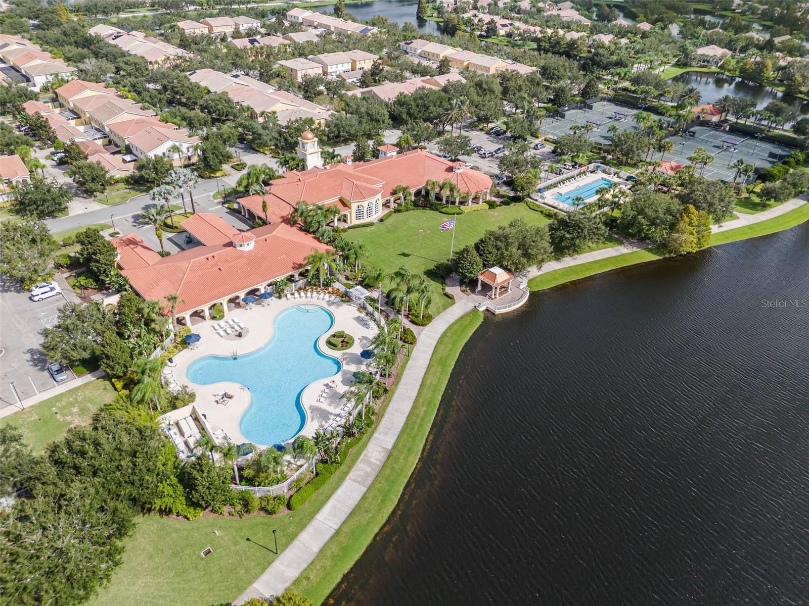 VILLAGEWALK/LK NONAD & 01 - Residential Lease