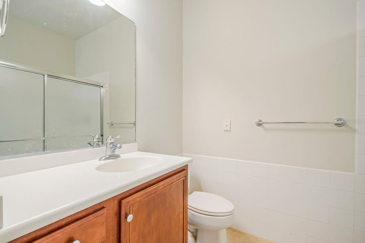 VILLAGEWALK/LK NONAD & 01 - Residential Lease