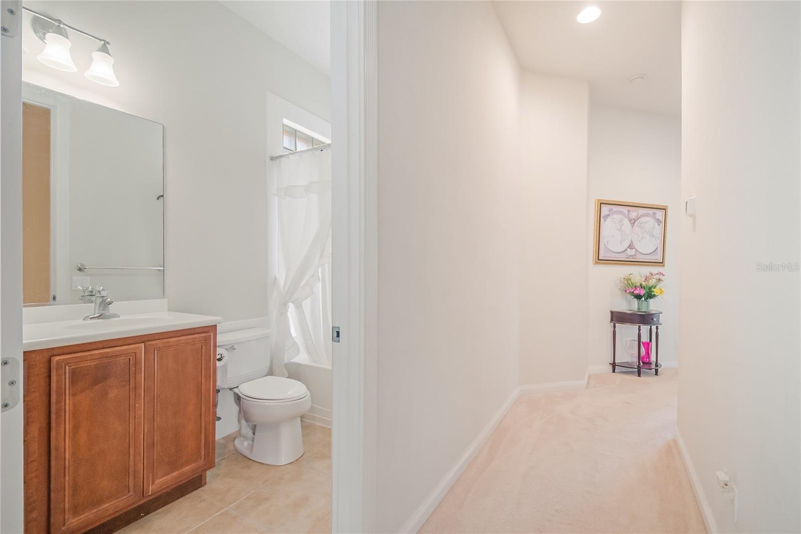 VILLAGEWALK/LK NONAD & 01 - Residential Lease