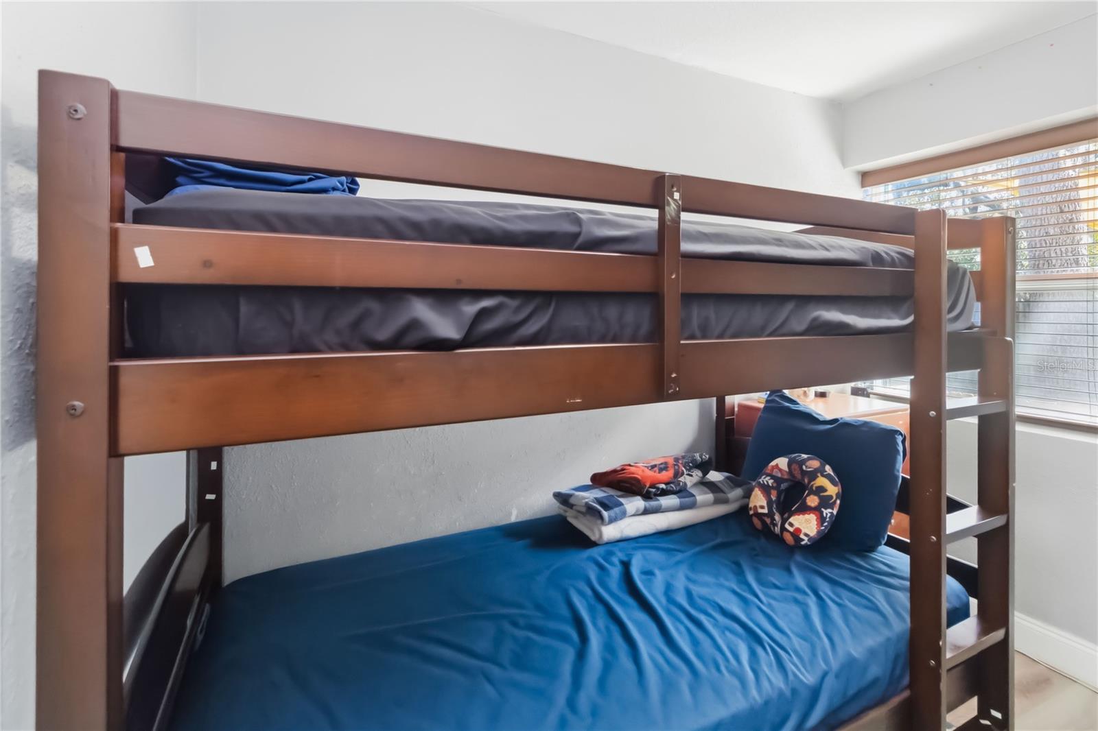 ROLLING WOODS - Residential