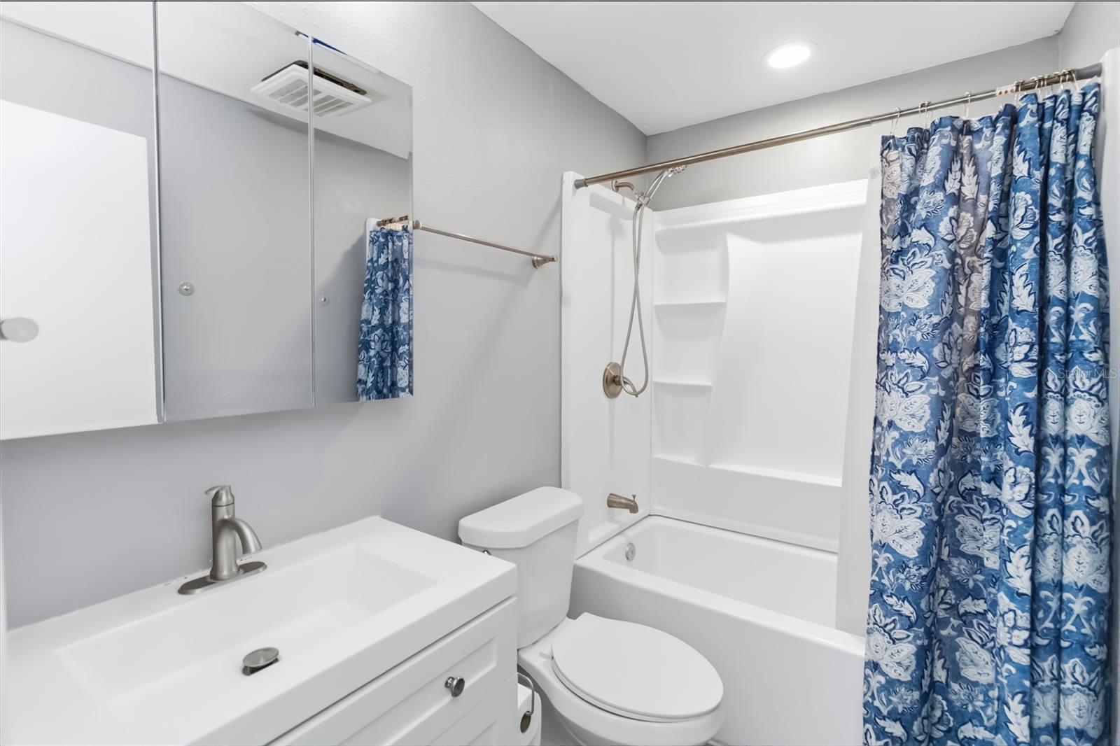 ROLLING WOODS - Residential