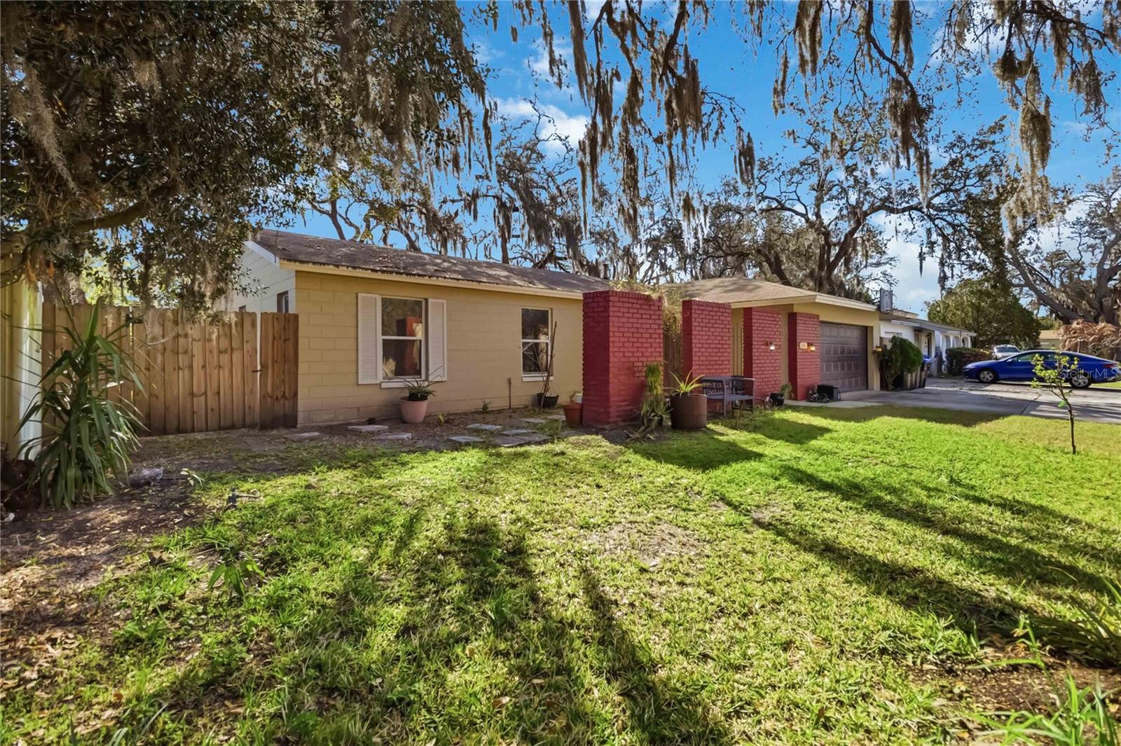 ROLLING WOODS - Residential