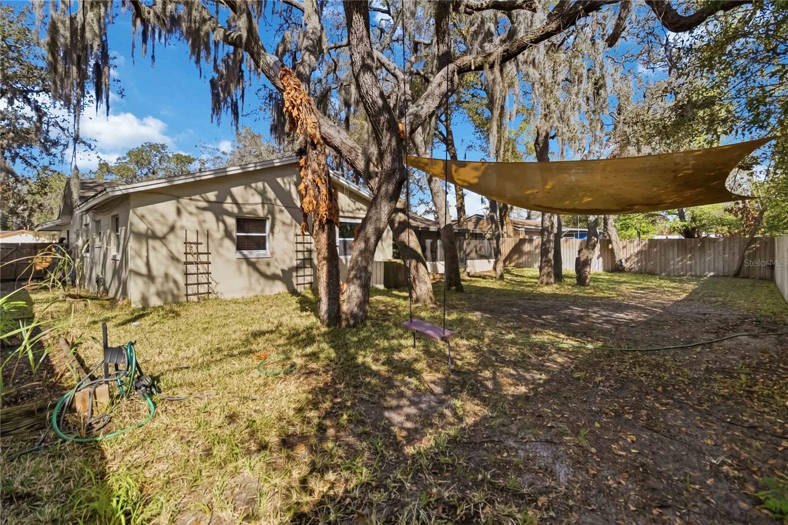 ROLLING WOODS - Residential