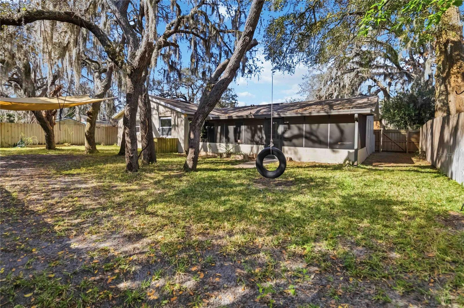 ROLLING WOODS - Residential