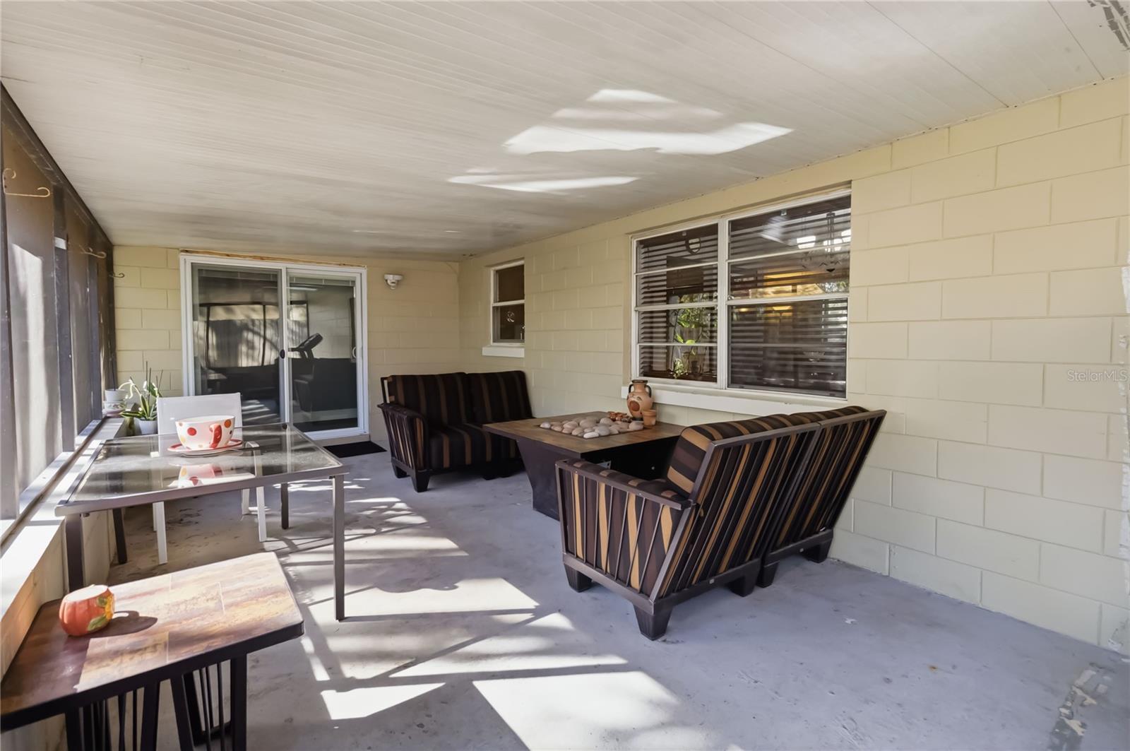 ROLLING WOODS - Residential