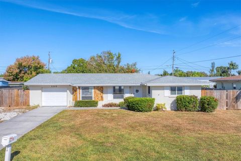 Photo of 1102 Fruitland Avenue, Bradenton, FL 34207 (MLS # A4673849)