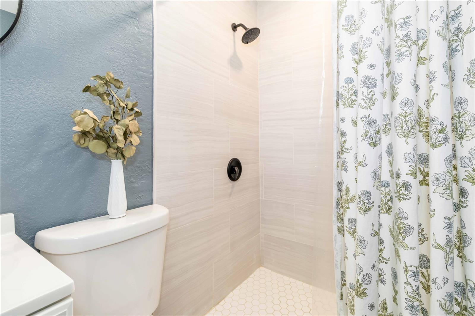 TROPICAL GARDENS - Residential